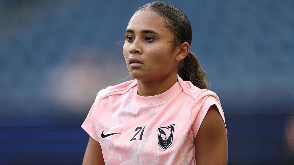 Inside the WSL’s frantic deadline week: United move for Jess Park as Chelsea push for Alyssa Thompson